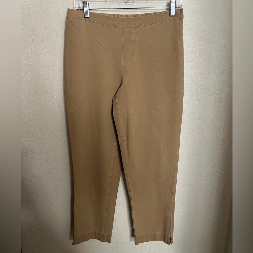 ISAAC MIZRAHI Classic Pull On Casual Capri‎ Length Khaki Pants Tan Women's Sz 10